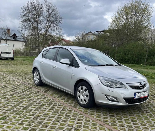 Opel Astra cena 20000 przebieg: 214000, rok produkcji 2013 z Gdańsk małe 137